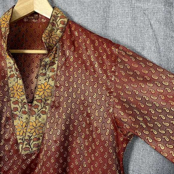 Full Embroidered Men Sherwani Red and Gold - Picture 4 of 7